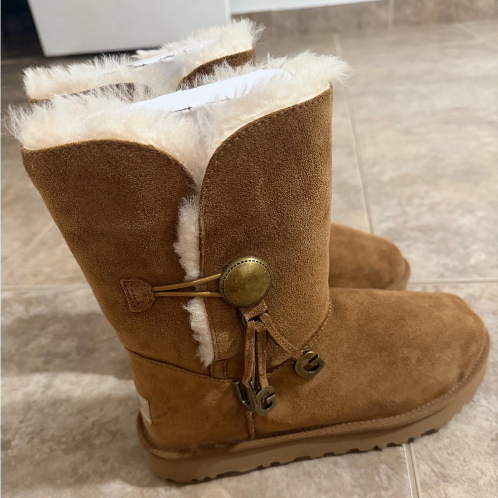 UGG Azalea Charm Women short Boots Suede Chestnut
